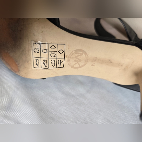 🔥EUC MICHAEL KORS LEATHER GIULIANA MID ANKLE STRAP PUMPS - Picture 9 of 16